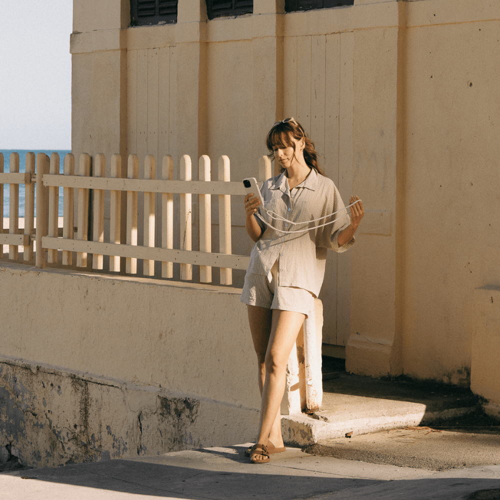 Capa celular com Cordinha - Nora | Creme - Cases Papaya